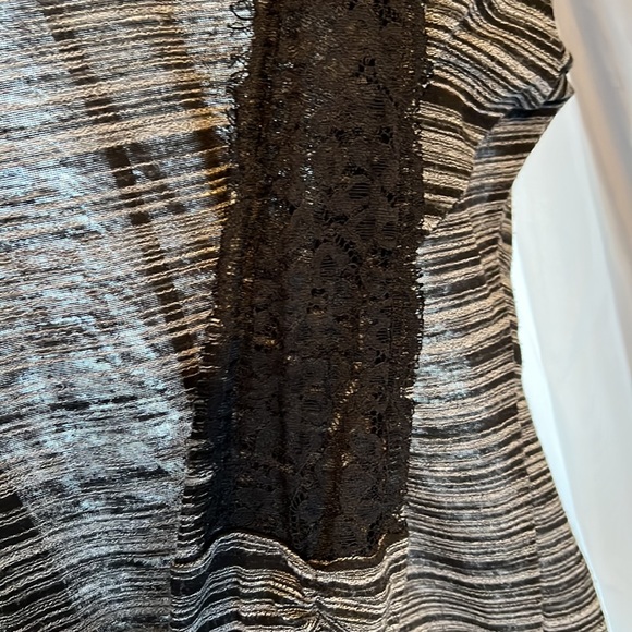 Vanity Blouse with lace sleeves - Picture 2 of 2